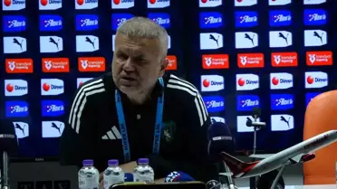 Maç sonrası sahada Volkan Kazak