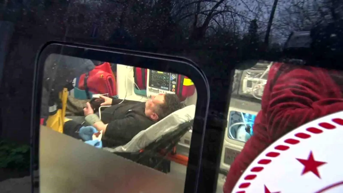 Beykoz’da İETT Otobüsü Kontrolünü Kaybederek Kaldırıma Çarptı, 4 Yaralı