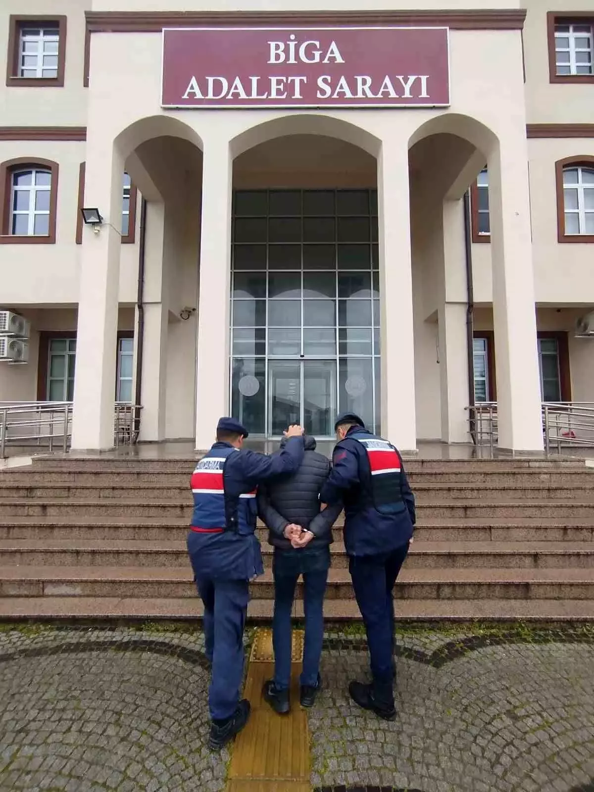 Jandarma Çanakkale'de Bursa'dan Gelen Uyuşturucu Şebekesini Çökertti