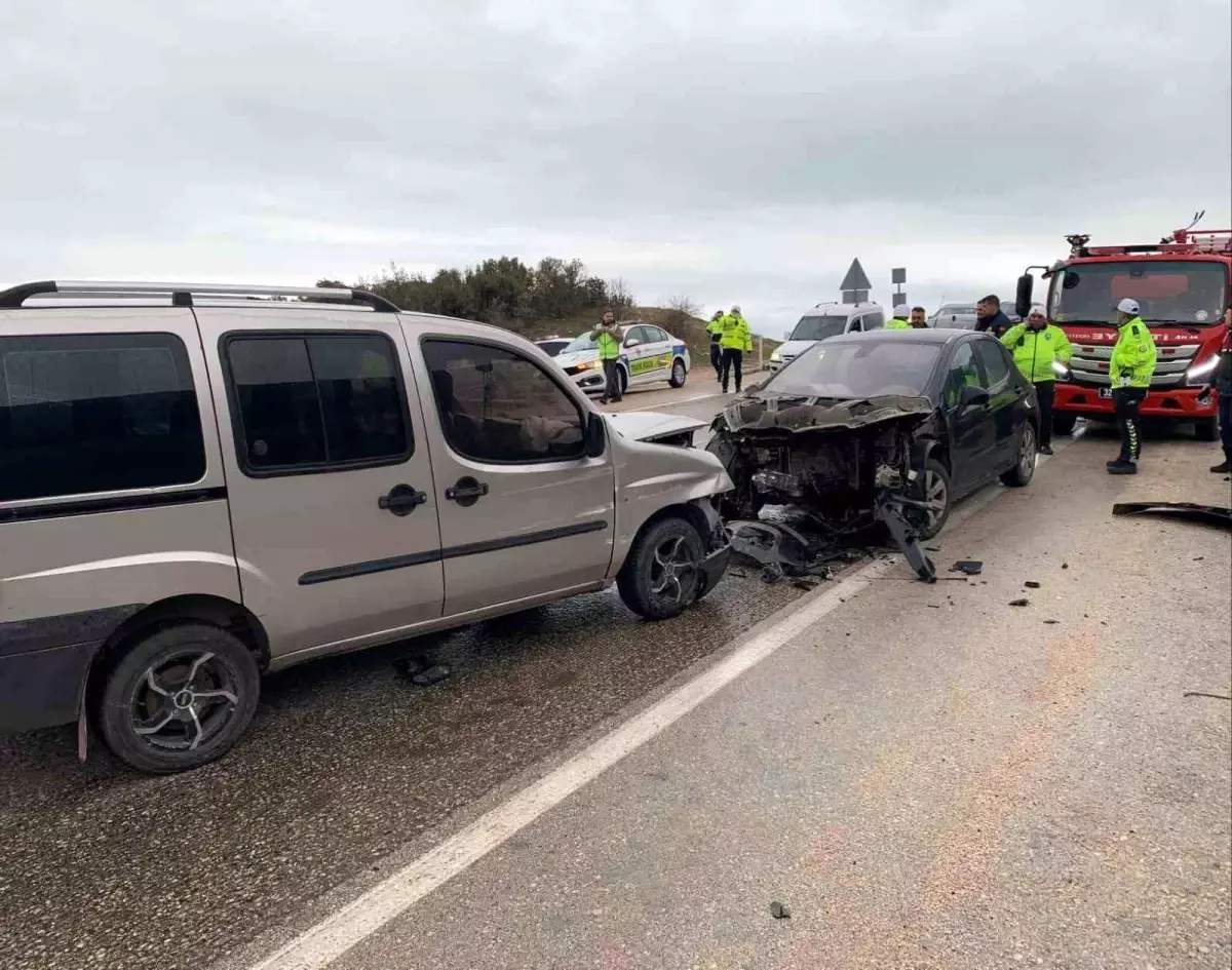 Eğirdir'de Zincirleme Trafik Kazası: 8 Kişi Yaralandı