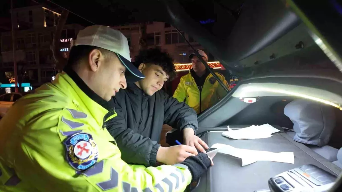 Kadıköy'de Egzoz Sistemi İhlali Üzerine Sıkı Trafik Denetimi