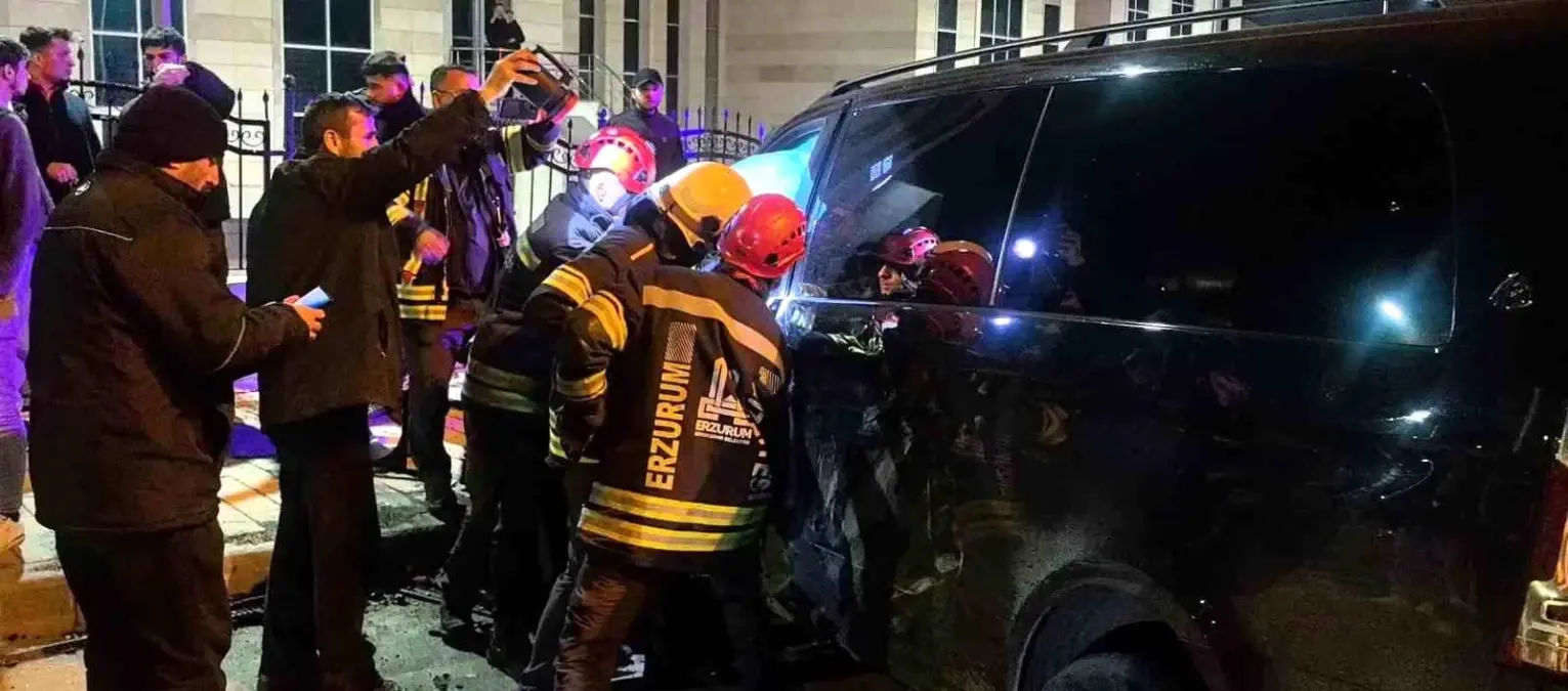 Erzurum Yakutiye'de 4 Araç Çarpıştı: 7 Yaralı ve Yoğun Sağlık Müdahalesi