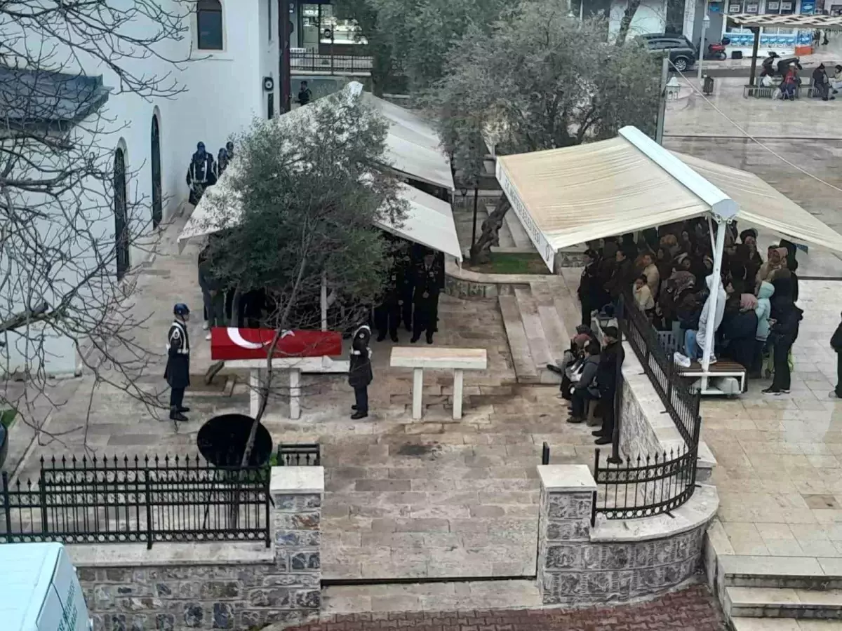 Emekli Jandarma Albay Ertuğrul Köroğlu Muğla’da Türk Bayrağına Sarılı Tabutla Defnedildi