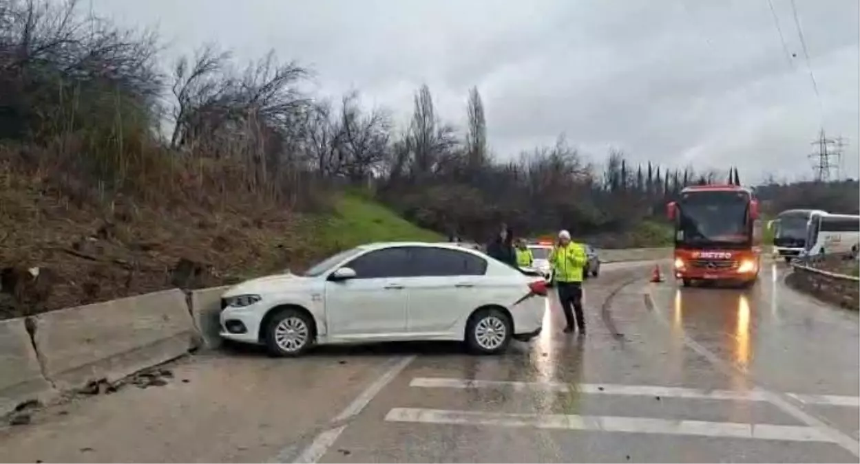 Bursa Otobanında 4 Aracın Çarpıştığı Zincirleme Kaza Şekillendi