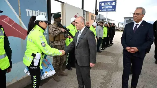 Trafik denetim noktasında Vali Hatipoğlu