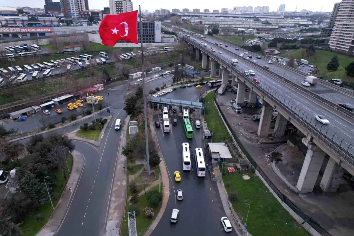 Bayrampaşa Otogarı'nda Bayram Yolculuğu Yoğunluğu ve Ek Seferler