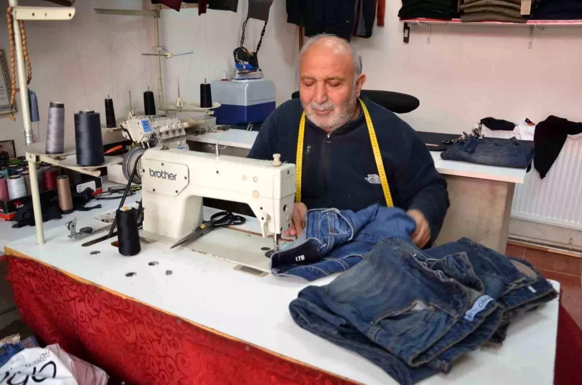 Tercan’da Bayram Öncesi Terziler Yoğun Çalışıyor