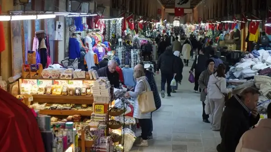 Edirne çarşılarındaki bayram kalabalığı