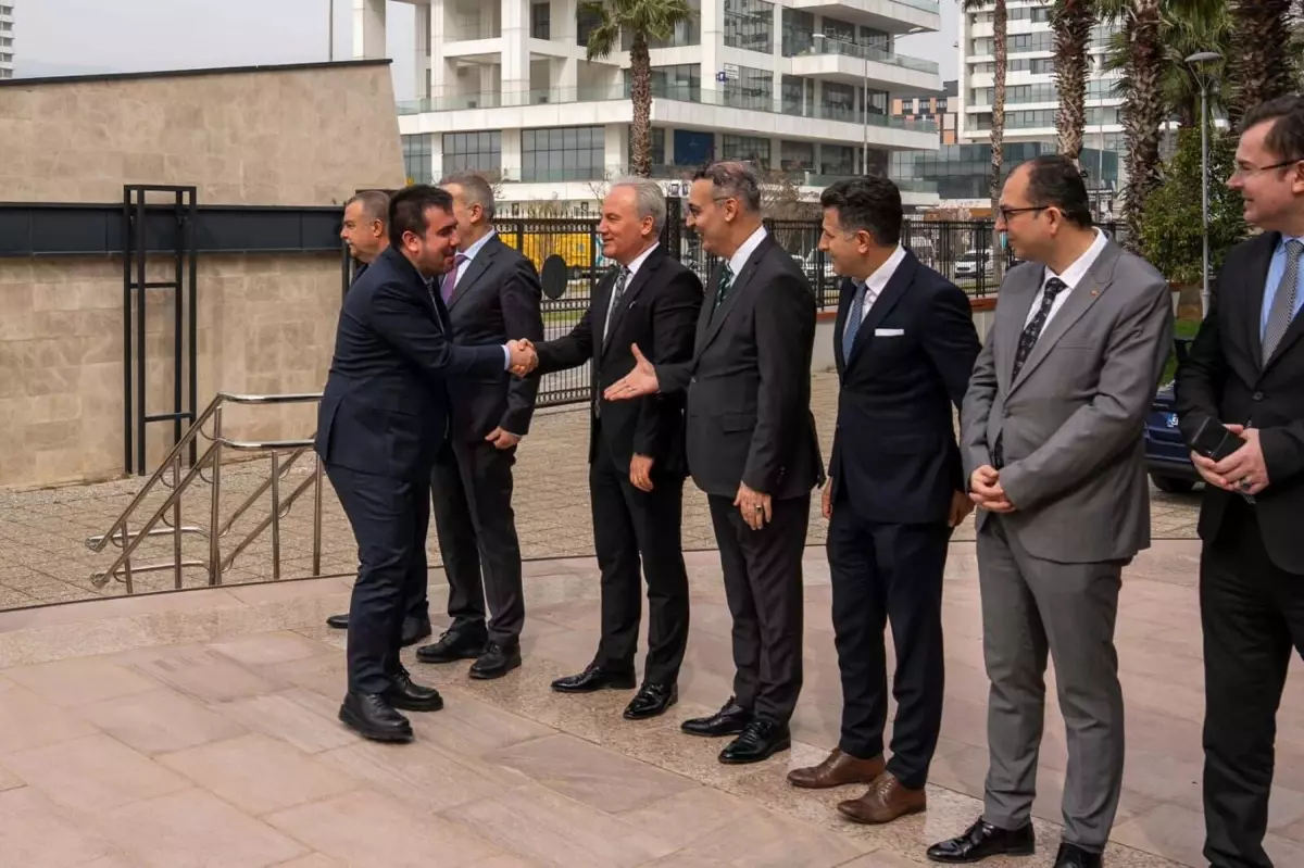 Adalet Bakan Yardımcısı Can Tuncay, İzmir Adliyesi'nde Çalışmaları İnceledi