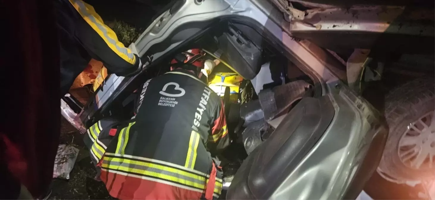 Balıkesir Kepsut’ta Hafif Ticari Araç Devrildi, İki Yaralı