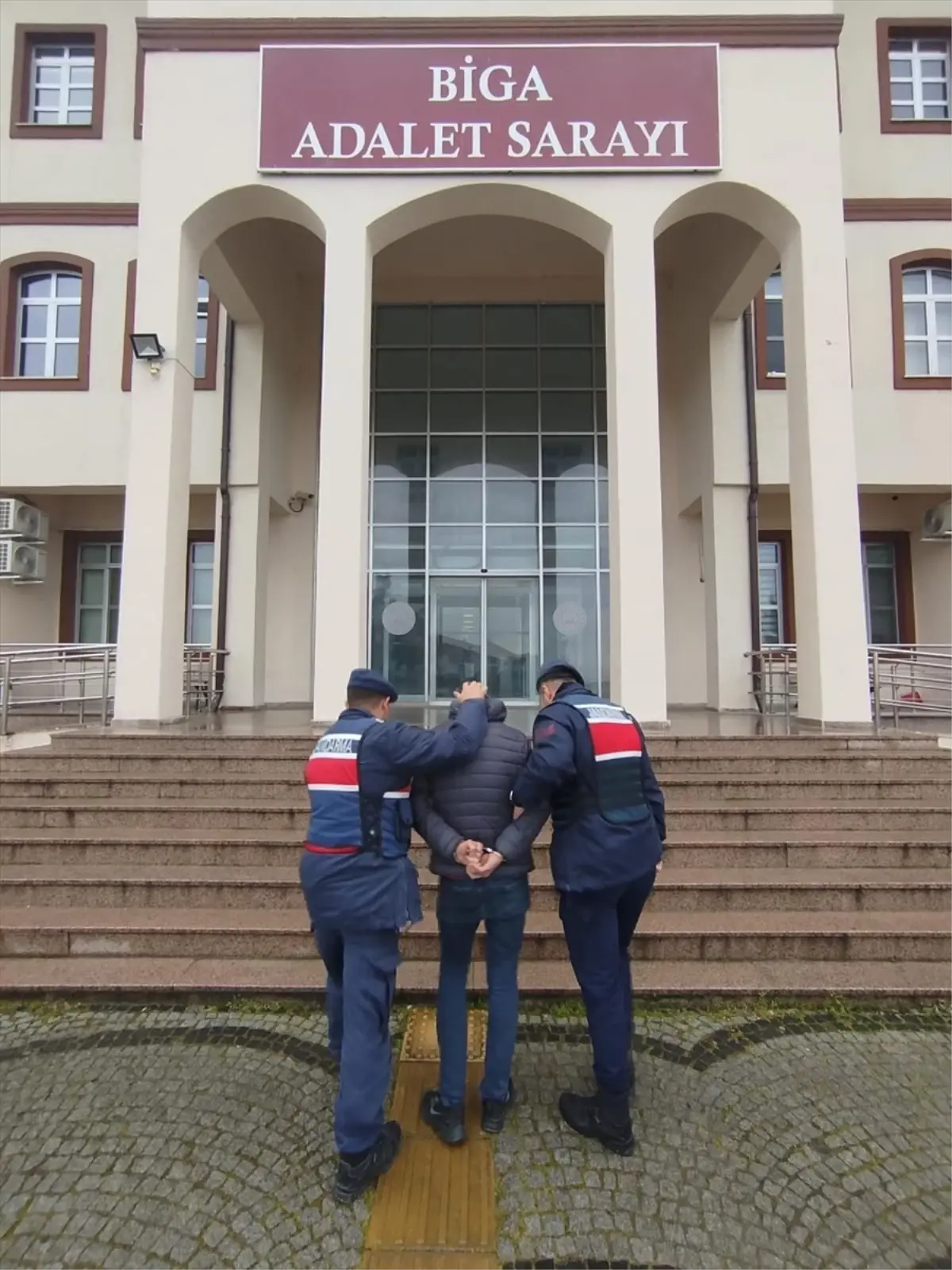 Biga’da Sentetik Madde Operasyonu: 100 Gram Uyuşturucu Ele Geçirildi