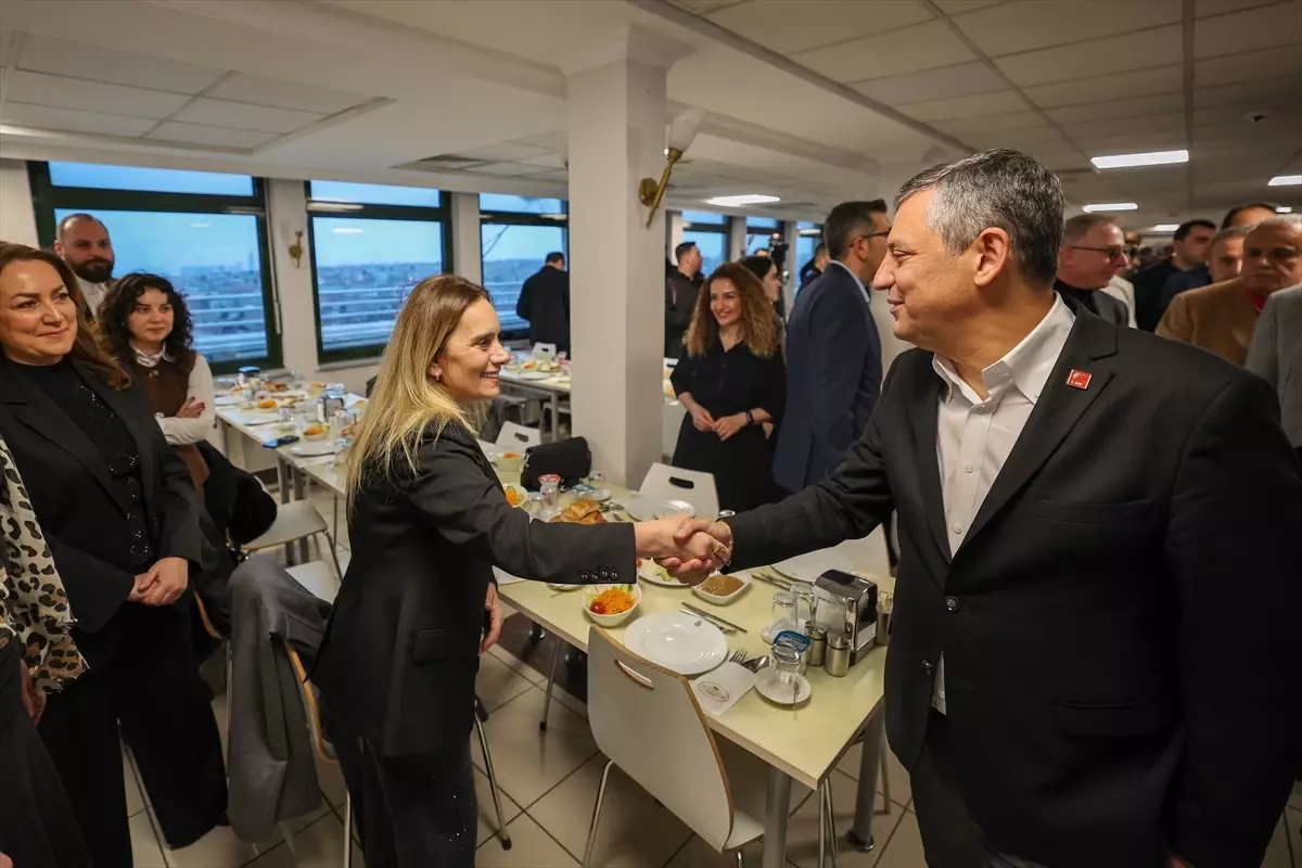 İBB'de Özgür Özel'den İftar Mesajı: Birlikte Geleceği İnşa Edeceğiz