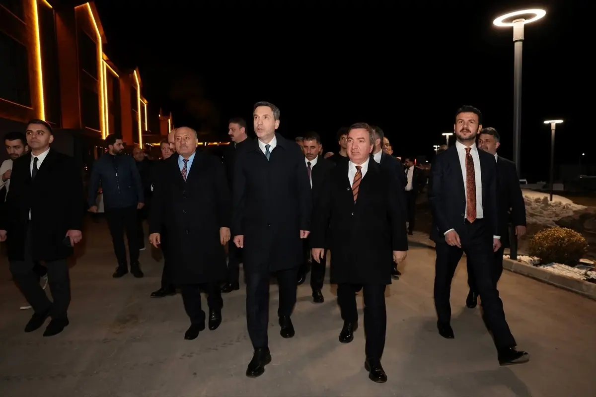 Enerji Bakanı Bayraktar, Erzincan’da Ergan Dağı Kış Sporları Merkezini İnceledi