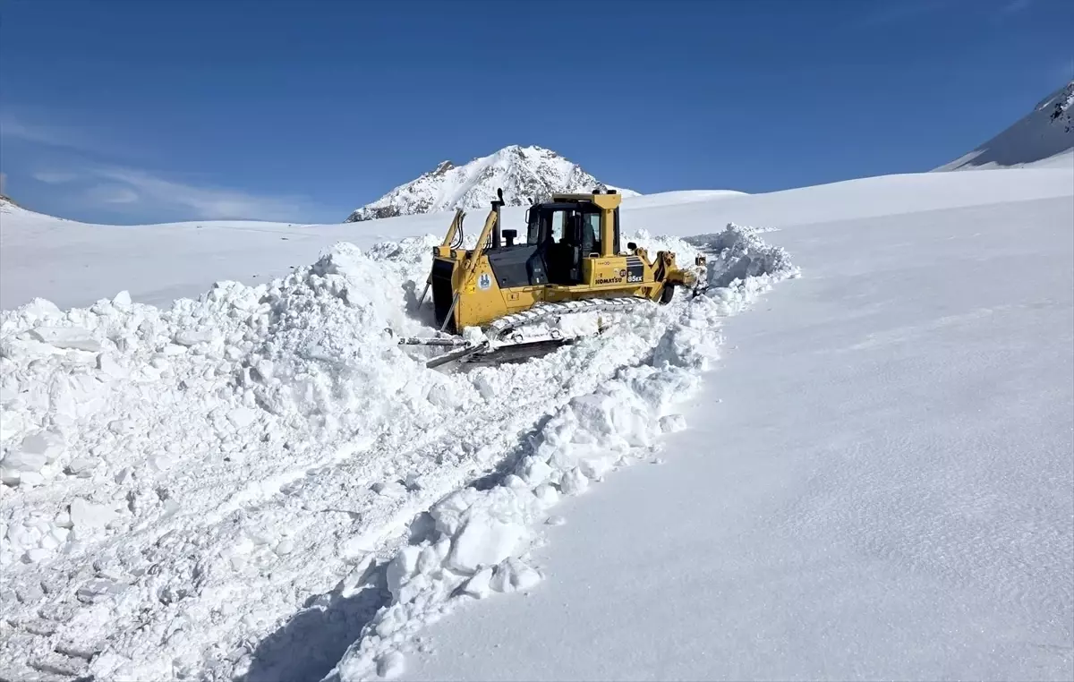 Horasan’da Çayanyurdu Mezrası Yolları Tekrar Açıldı