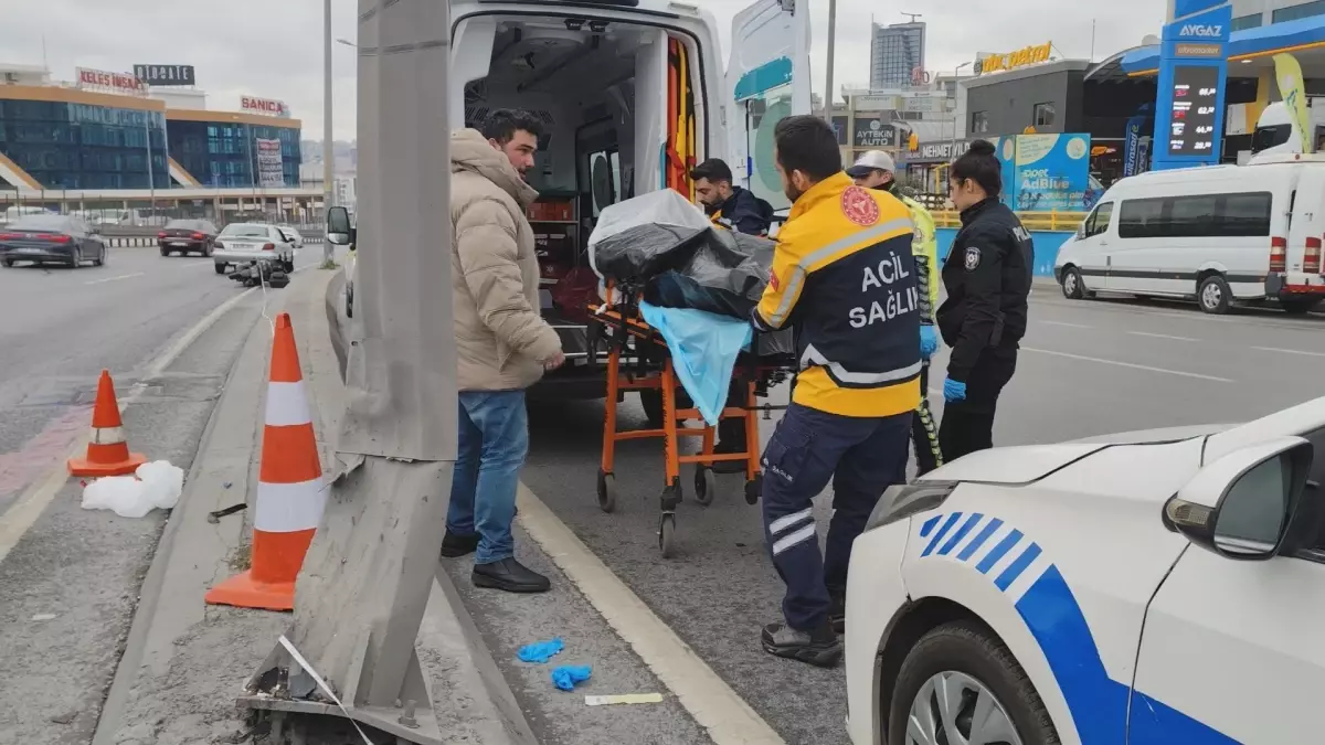Esenyurt'ta Yağmurlu Yolun Korkunç Sonucu: Motosiklet Sürücüsü Hayatını Kaybetti