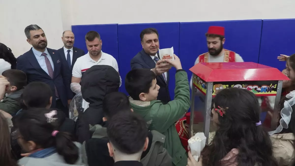 İl Mili Eğitim Müdürü Yentür'ün Bayram Mesajı: Barış ve Kardeşlik Komşulara Yayılıyor