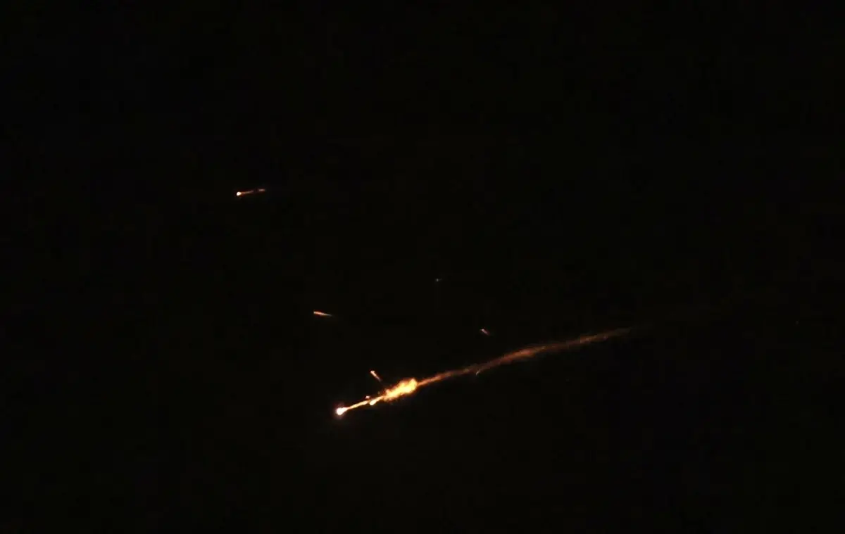 Tel Aviv'de Sirenler Çaldı: İran'dan Gelen Füze Uyarısı Şehrin Gökyüzünü Salladı