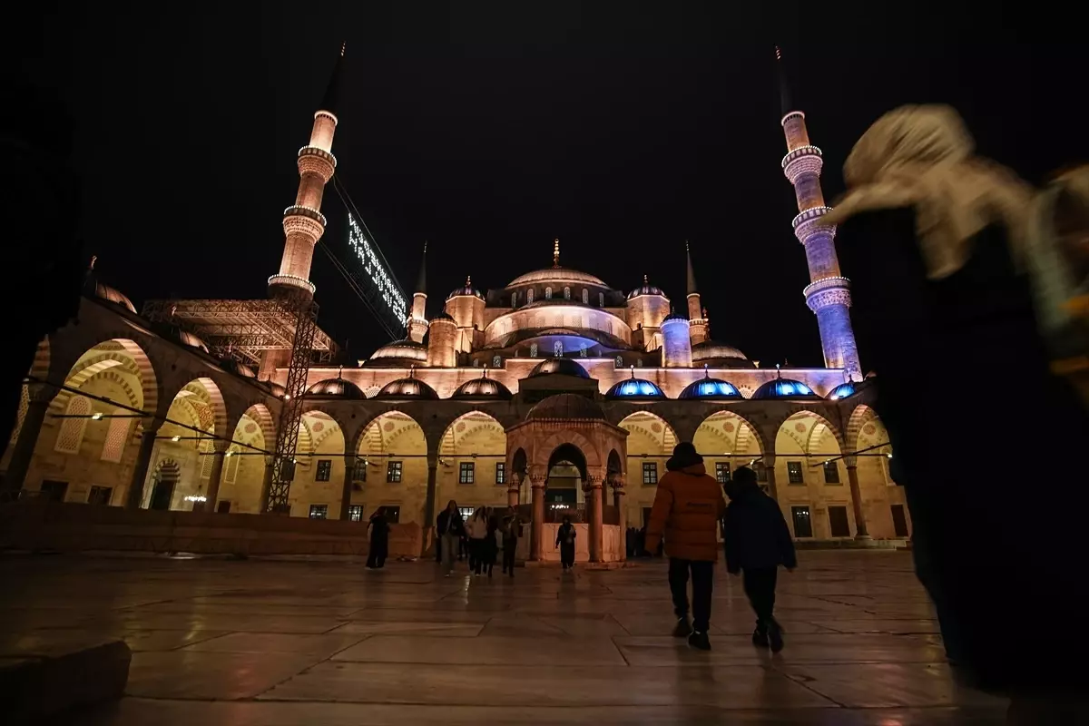 İstanbul’da Ramazan’ın Son Teravih Namazı Coşkuyla Kutlandı