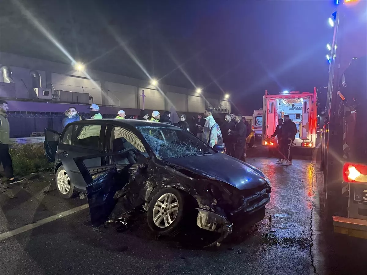 İzmir Kemalpaşa’da İki Araç Çarpıştı: 4 Kişi Hafif Yaralı