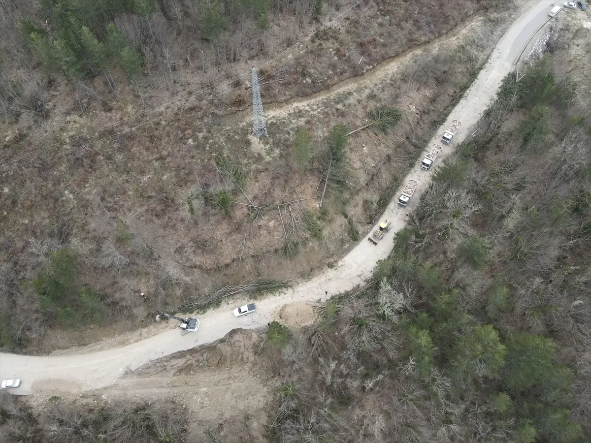 Kastamonu Pınarbaşı'nda Heyelan Sonrası Yenilenen Yol Bayram Öncesi Açıldı