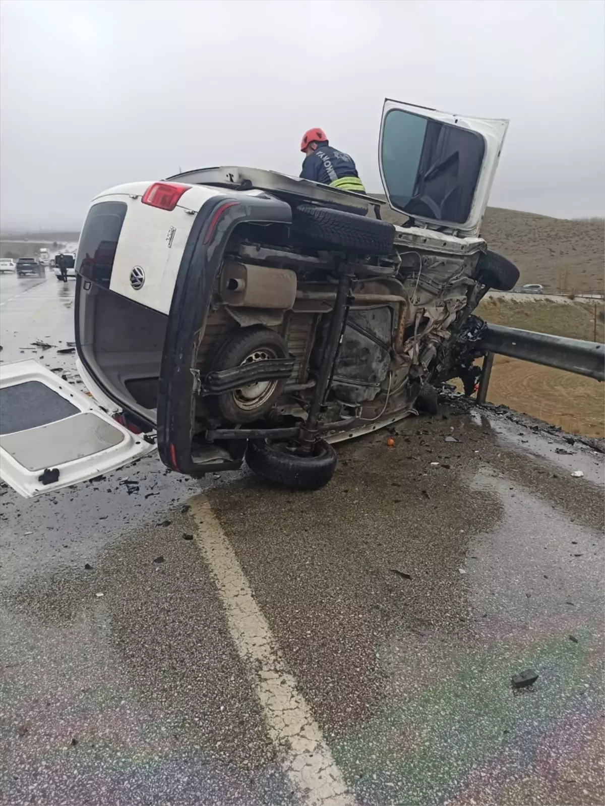 Konya’da Hafif Ticari Araç ve Otomobil Çarpıştı: 2 Kişi Hayatını Kaybetti