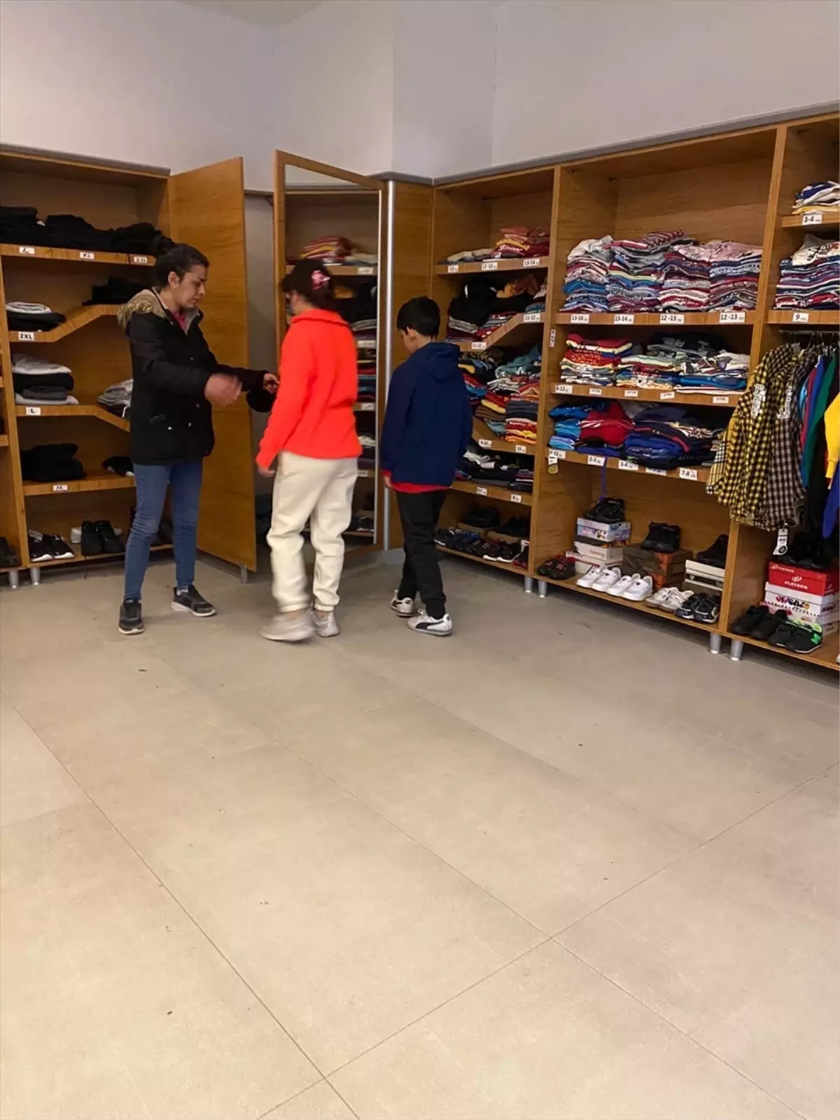 Pursaklar Belediyesi'nden Yetim Çocuklara Bayramlık Giysi Desteği