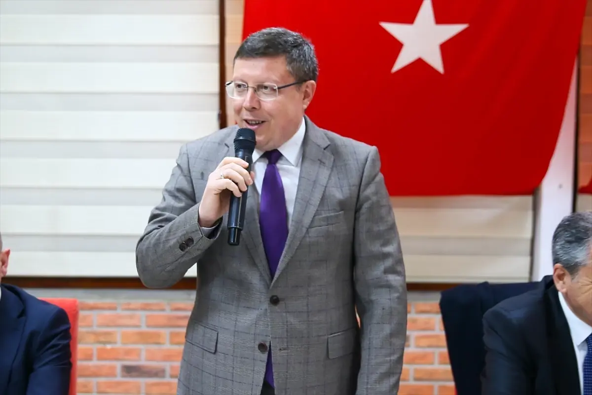 Uşak Valisi Kartal, Bayram Coşkusunu Yerel Protokolle Kutladı