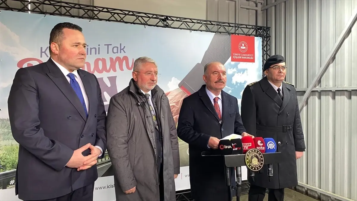 Çorum Valisi Ali Çalgan Trafik Denetim Noktasında Emniyet Kemerinin Önemi Üzerine Konuştu