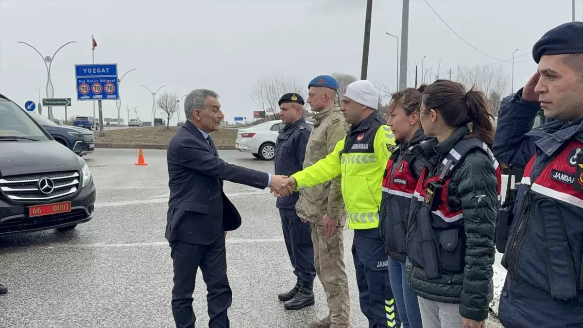 Yozgat Valisi Özkan, Ramazan Bayramı Öncesi Güvenlik Personeline Moral Verdi