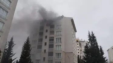 Yangın sonrası apartmanın dış görüntüsü