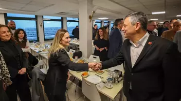 İBB iftar programında Özgür Özel