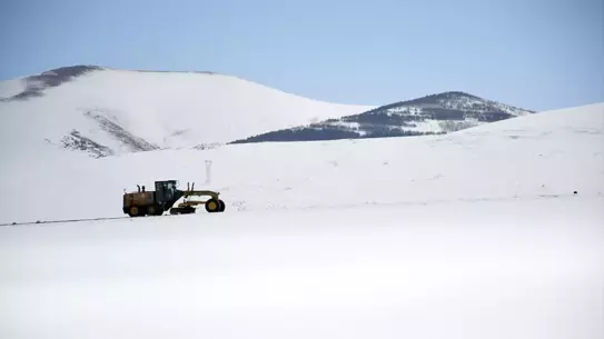 Buzlu yol görüntüsü Kars