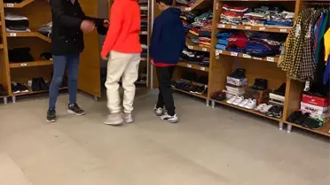 Yetim çocuklar yeni bayram kıyafetleriyle fotoğraf çektirdi