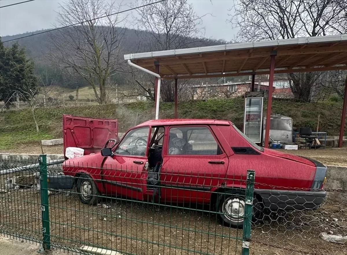 Samsun Bafra’da Otomobil Tel Çite Çarptı: 3 Yaralı