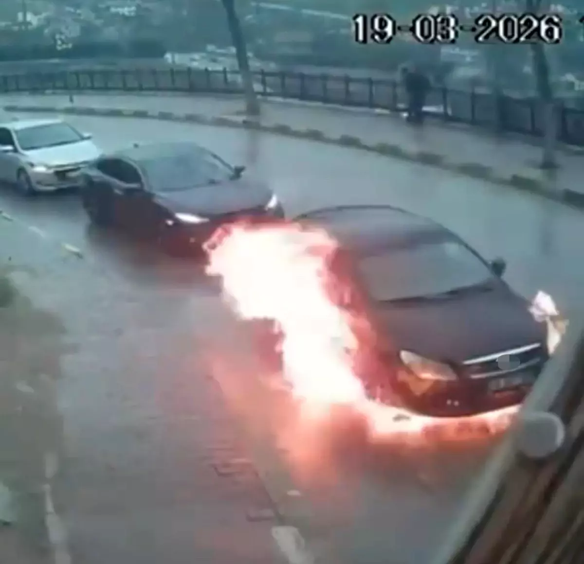 Safranbolu’da Motor Yangınıyla Mücadele: Sürücü ve Yolcu Güvenli Bir Şekilde Tahliye Edildi