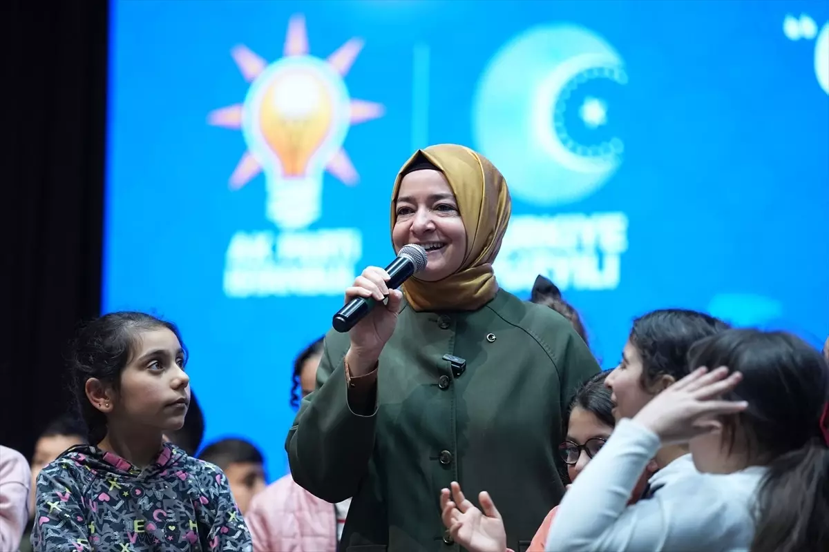 İstanbul’da 672 Yetime Bayramlık Kıyafet Çeki Dağıtıldı