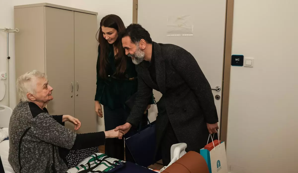 Ramazan’da Darülaceze’de Ünlülerle Birlikte Anlamlı İftar Sofrası