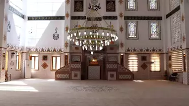 Merkez Çarşı Camii'nin iç mekânı