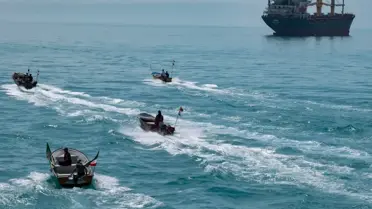 Hürmüz Boğazı'nda yeni geçiş ücreti tabelası