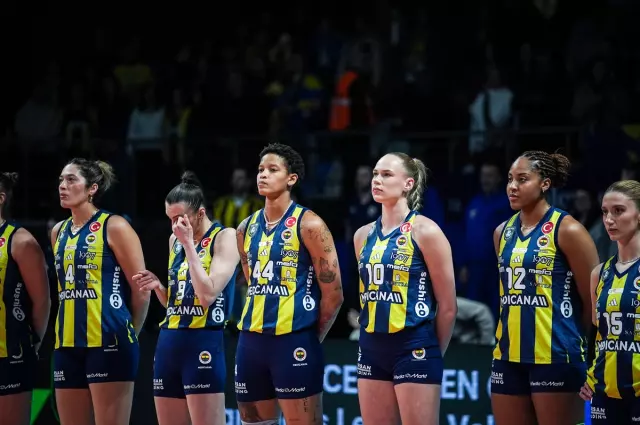 Fenerbahçe oyuncuları sahada