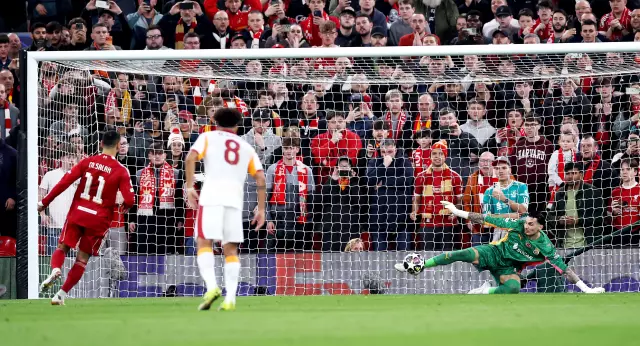 Galatasaray oyuncularının sahada mücadele anı