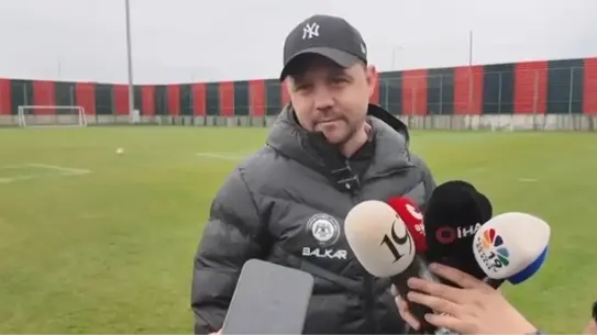 Uğur Uçar maç sonrası basına açıklama yapıyor