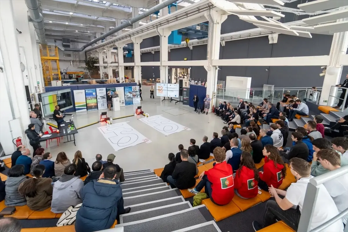 Bursa'nın Genç Mühendisleri Çekya'da Robot Yarışmasında Ödül Topladı