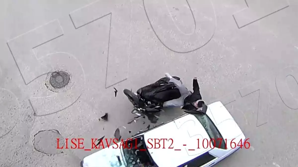 Amasya’da Kask Takmayan Motosiklet Sürücüsü Kazayı Hafif Atlatıyor