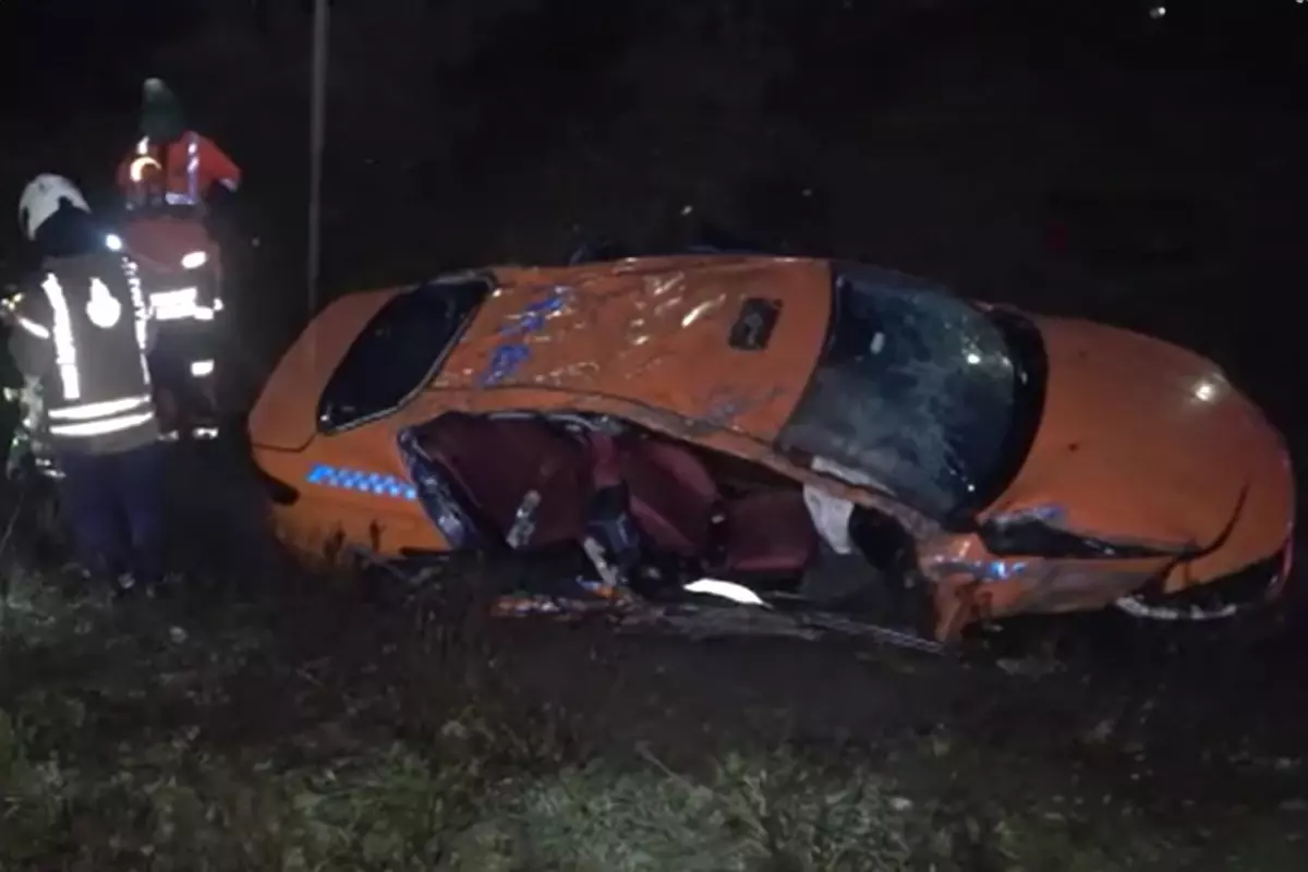 Pendik’te Sabah Saatlerinde Taksi Kontrolden Çıkarak Su Kanalına Düşerek 3’ünü Yitti