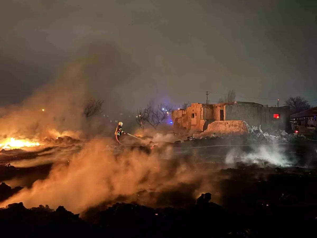 Kayseri Kocasinan'da Atık Yangını Kontrol Altına Alındı