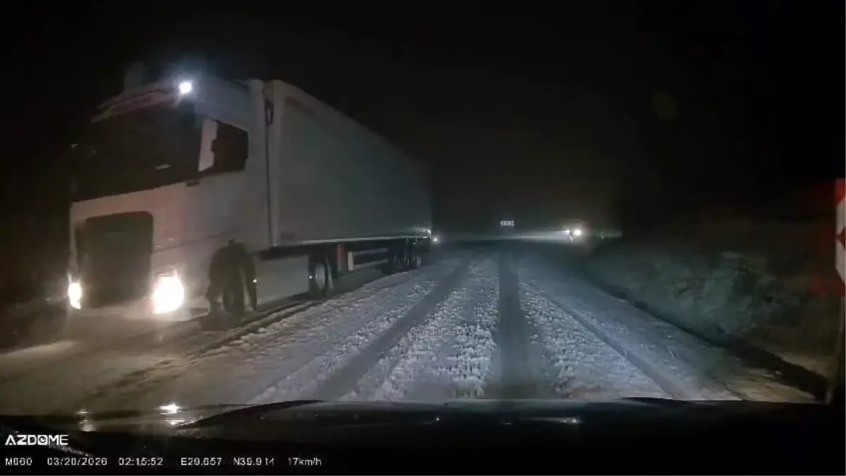 İnegöl‑Domaniç Karayolunda Yoğun Kar Trafiği Durma Noktasına Getirdi