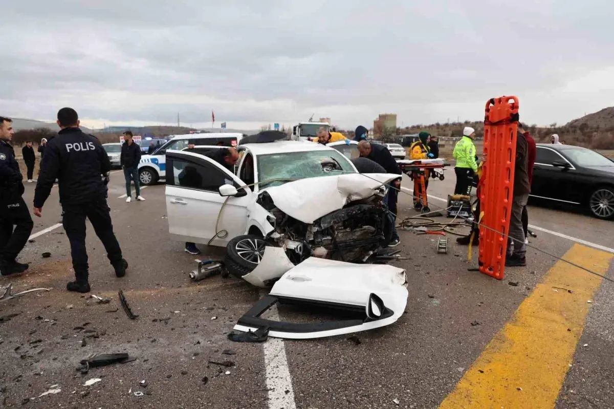 Nevşehir'de Zincirleme Trafik Kazası: Baba ve İki Oğlunun Ölümü