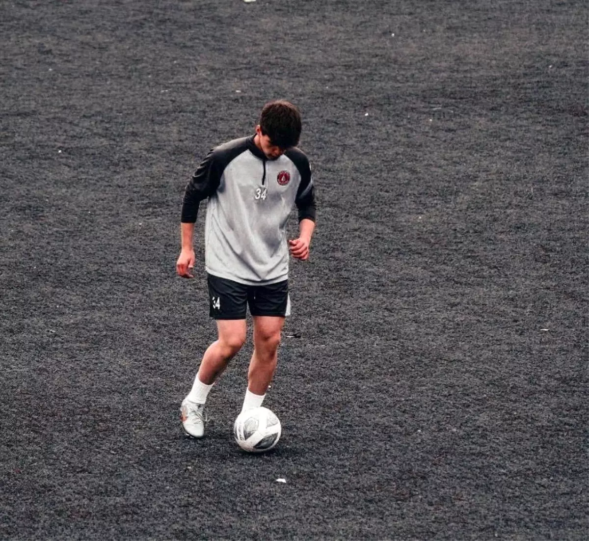 Ümraniye'de Çakarlı Araçla Gerçekleşen Silahlı Saldırıda 21 Yaşındaki Futbolcu Hayatını Kaybetti