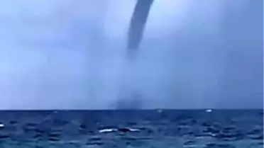 Denizde görülen hortumun yakın görüntüsü